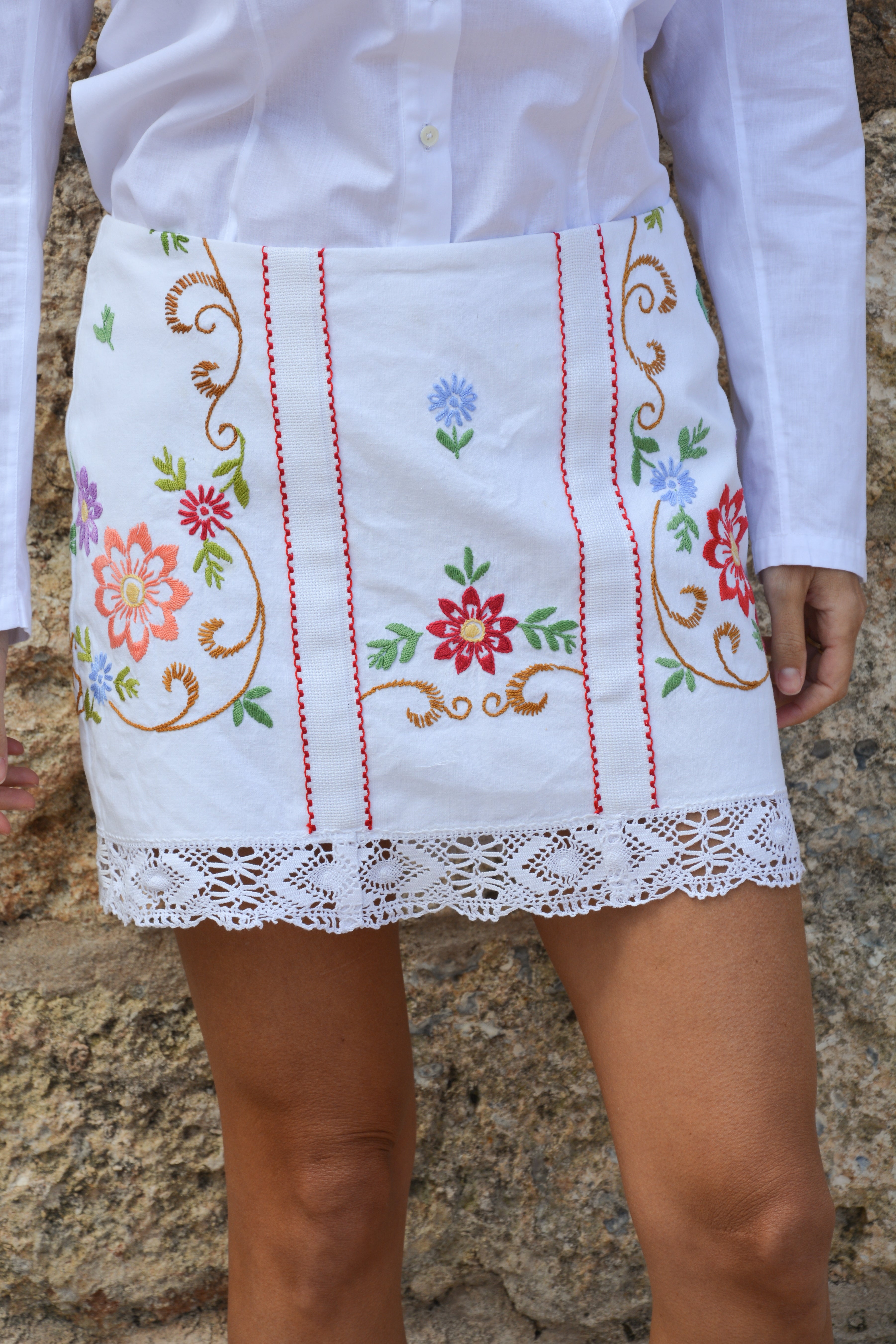 Mini Brava - Floral Embroidered